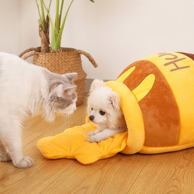 Pawly™ Honey Haven Bett